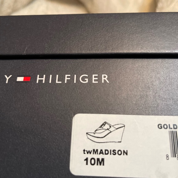 Brand new Tommy Hilfiger sandals in box - Picture 3 of 3